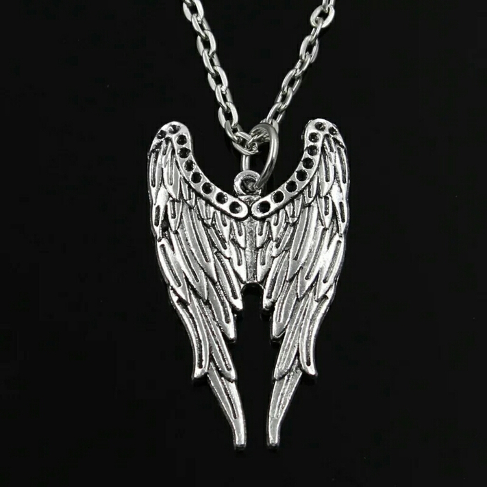 Angel wings necklace pendent + bonus crystal gift 🎁 ❌ Last 1 - Picture 2 of 8